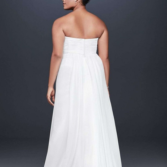 Size 20 wedding gown - Picture 3 of 4